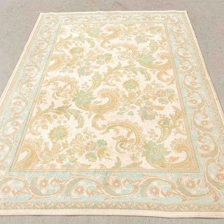 A laura Aschley carpet approx 235x165 cm.