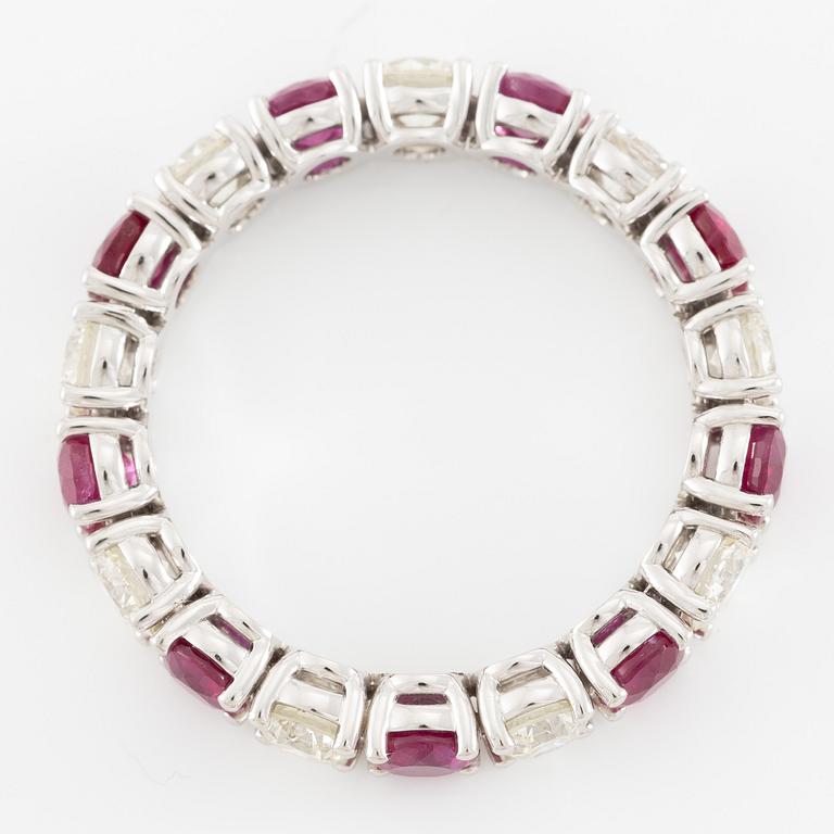 Ring, full eternity band, 18K white gold set with rubies and brilliant-cut diamonds.
