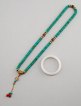 HALSBAND OCH ARMBAND, sten och nefrit, Kina, 2000-tal.