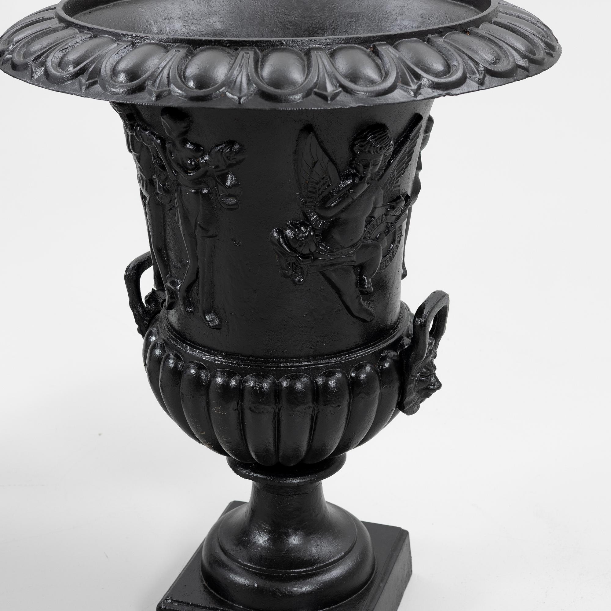 Garden urns, a pair, 20th century.