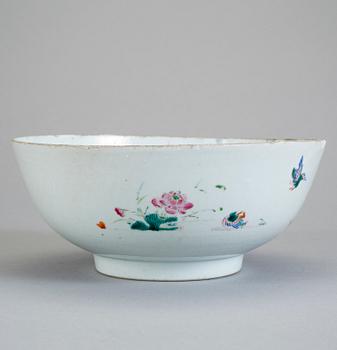 SKÅL, porslin, Kina, Qianlong (1736-95).