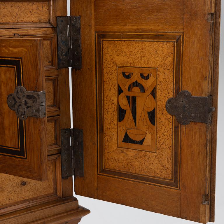 A cabinet, 18th Century.