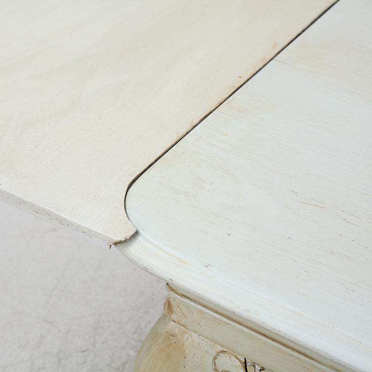 Dining table, Rococo style, first half of the 20th century.