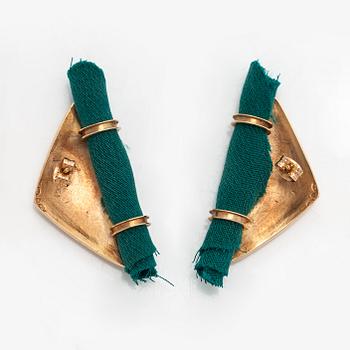 Kimmo Virkkunen, A pair of 14K gold and textile earrings. Helsinki 1990.