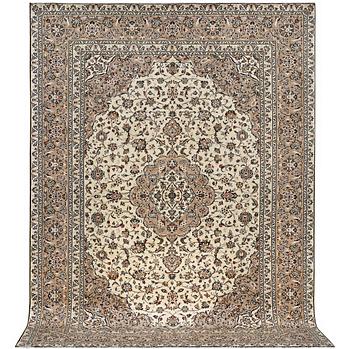 A carpet, Kashan, ca 341 x 240 cm.
