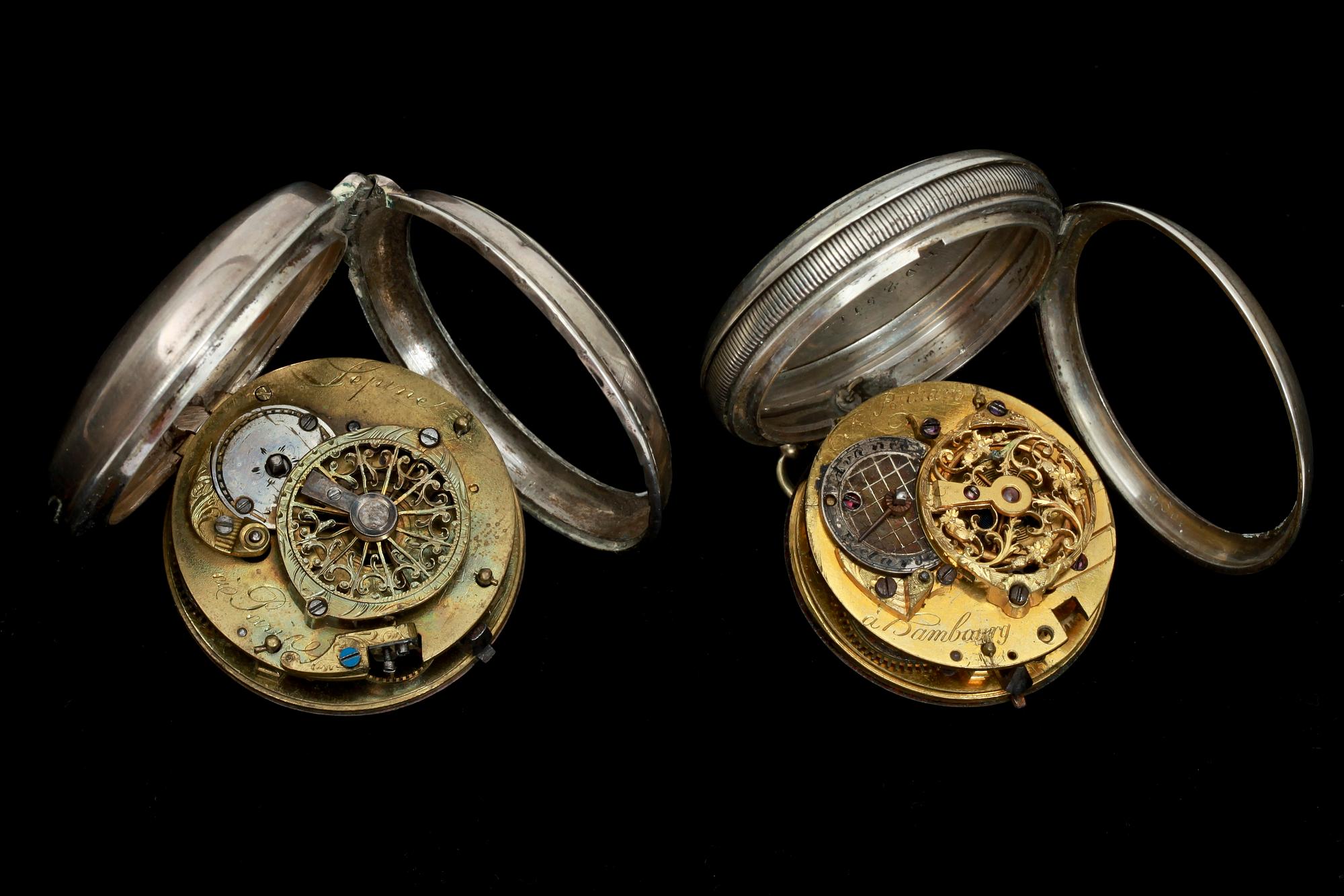 HERRFICKUR, 2 st, metall, 1700-talets senare del.