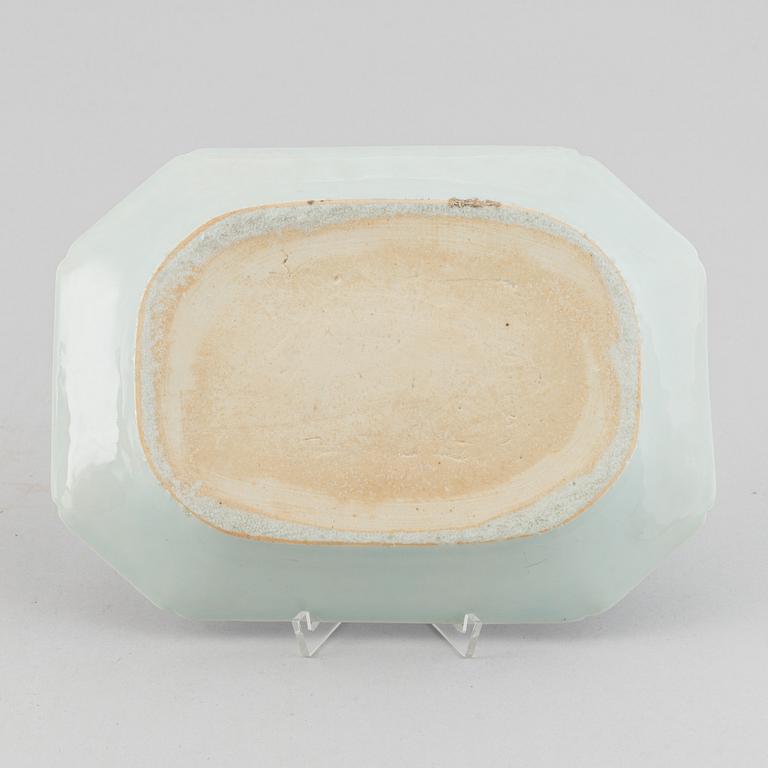 Two blue and white export porcelain serving dishes, Qing dynasty, Qianlong (1736-95).