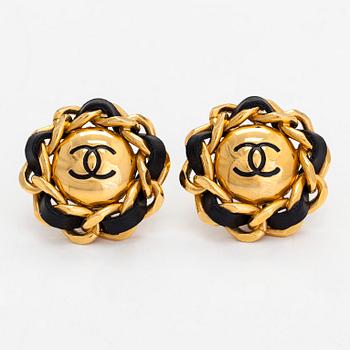 Chanel, a pair of gold tone clip-on earrings, ca. 1992.