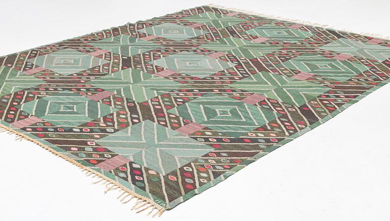 Marianne Richter, a carpet, "Strålar, grön", tapestry weave, 332 x 269 cm, signed AB MMF MR.