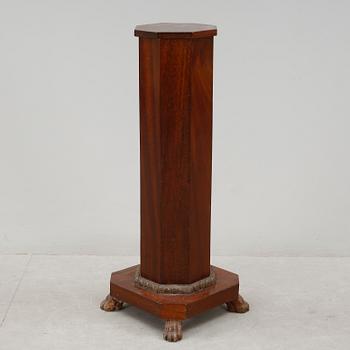 PIEDESTAL, 1900-talets början.