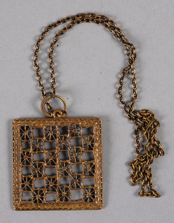 HALSBAND, 6 st, brons, Pentti Sarpaneva, Kalevala samt KE Palmberg, Alton.