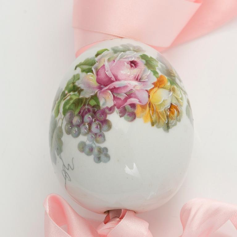 A Russian porcelain Easter egg from around the turn of the 20th Century.