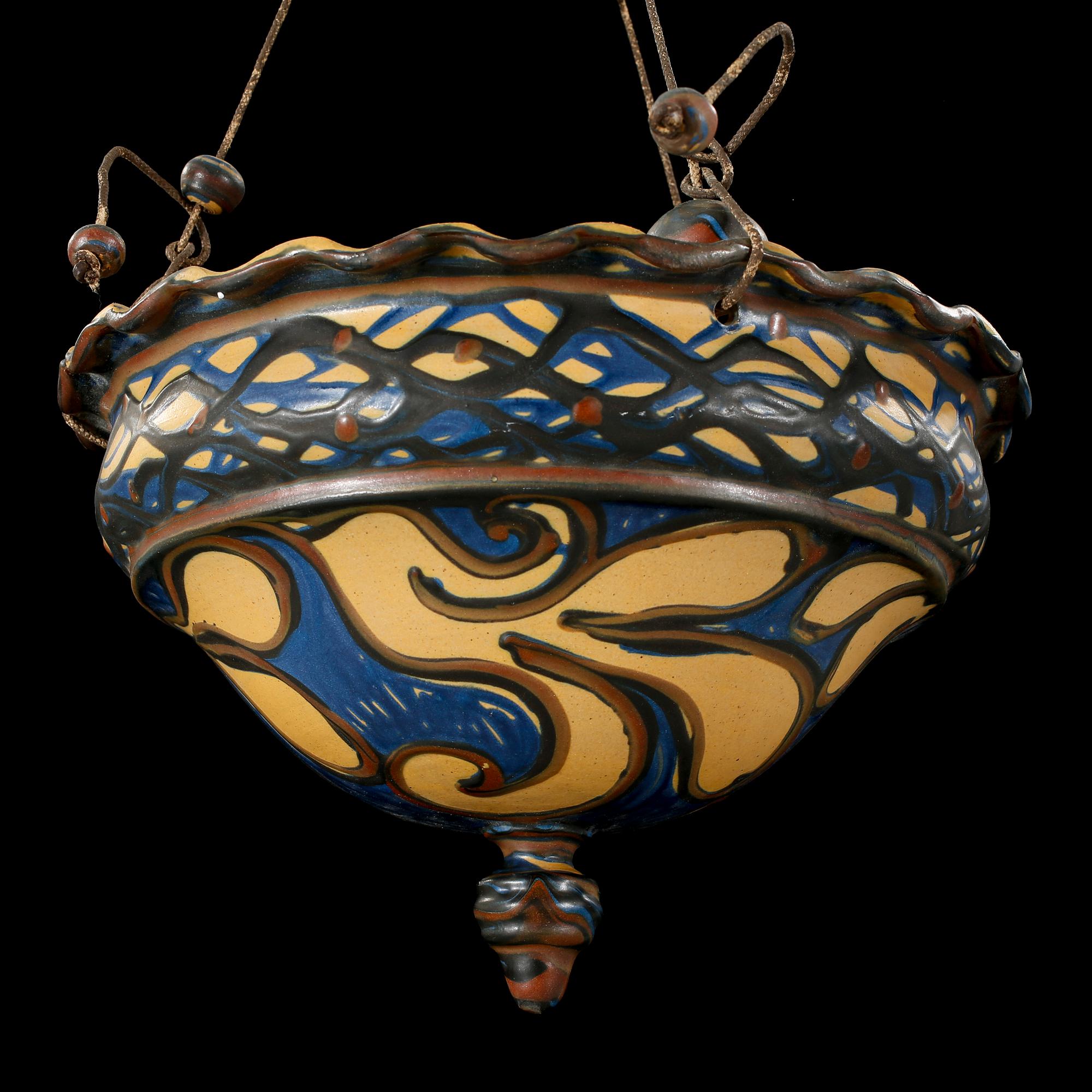 HERMAN AUGUST KÄHLER, växtampel, lergods, Danmark, 1900-talets första hälft. Höjd ca 50 cm.