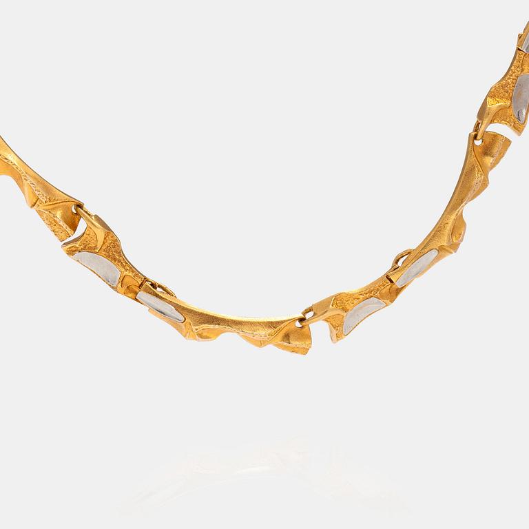 Björn Weckström, A 14K gold collier "Pyörteitä" with platinum details. Lapponia 2000.