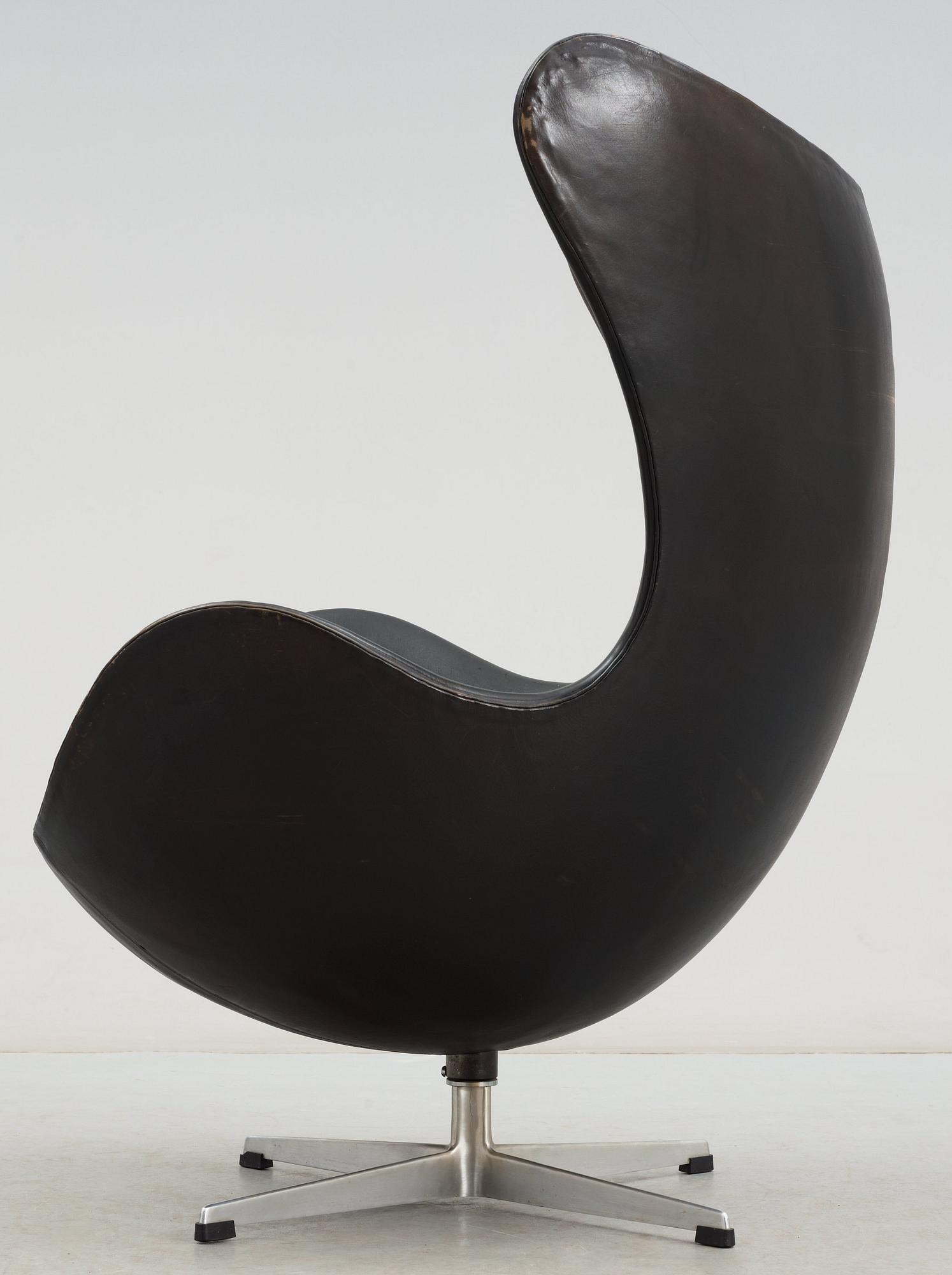 ARNE JACOBSEN, fåtölj "Ägget", Fritz Hansen, omkring 1960.