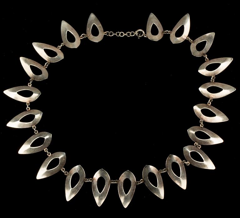 COLLIER, silver med grön emalj. Vikt ca 49 g.