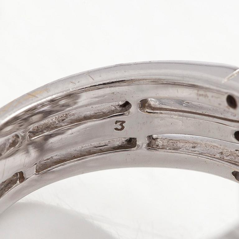 Sormus, 18K valkokultaa, ruusuhiottuja ja briljanttihiottuja timantteja.