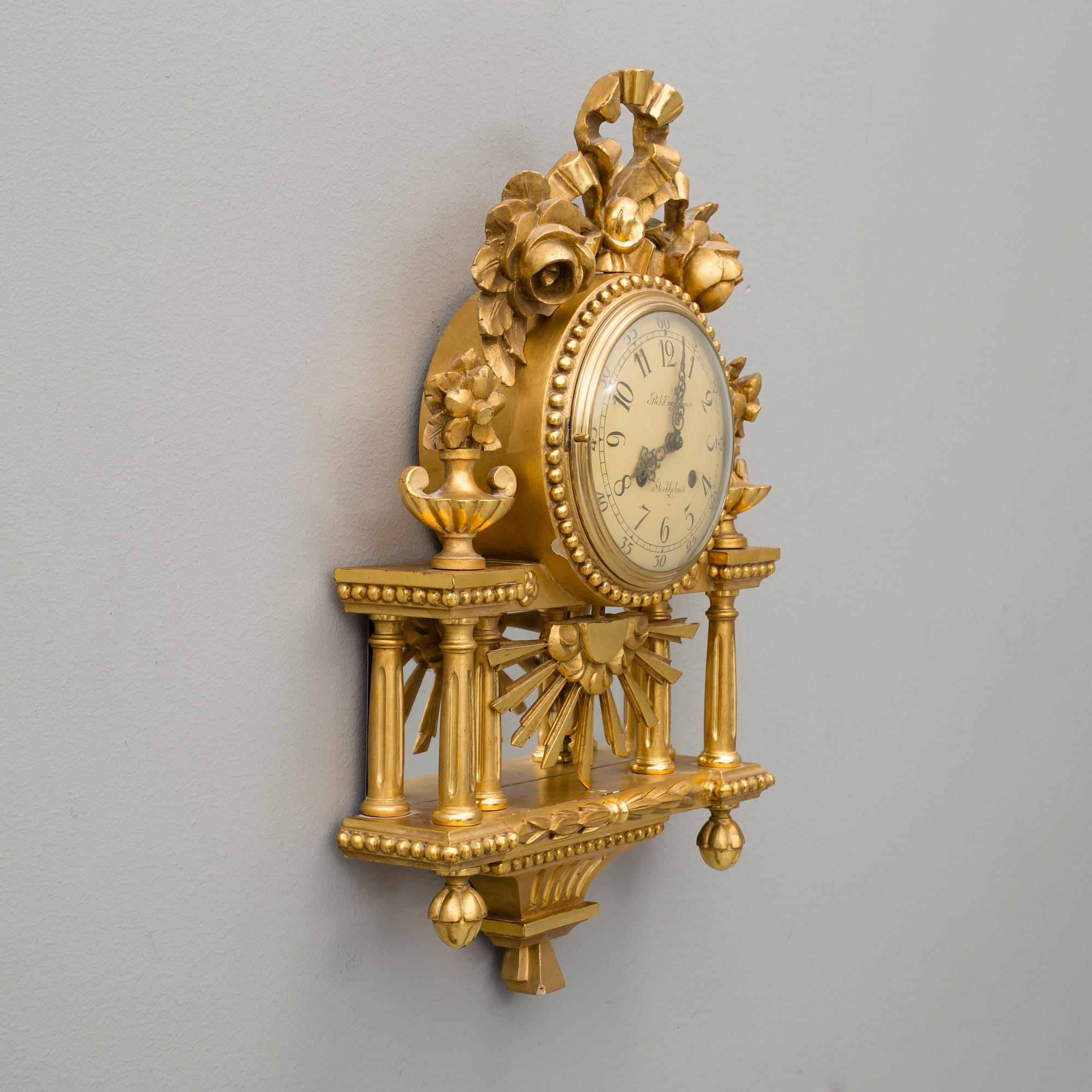 VÄGGUR, sengustaviansk stil, urmakare Robert Engström, Stockholm, (1864-1926).