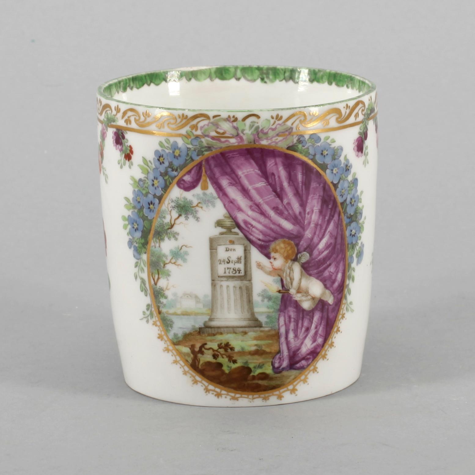 KOPP med FAT, porslin. Kungl Dansk, 1700-tal.