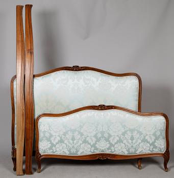 SÄNGRAM, rokokostil, 1900-talets första hälft.