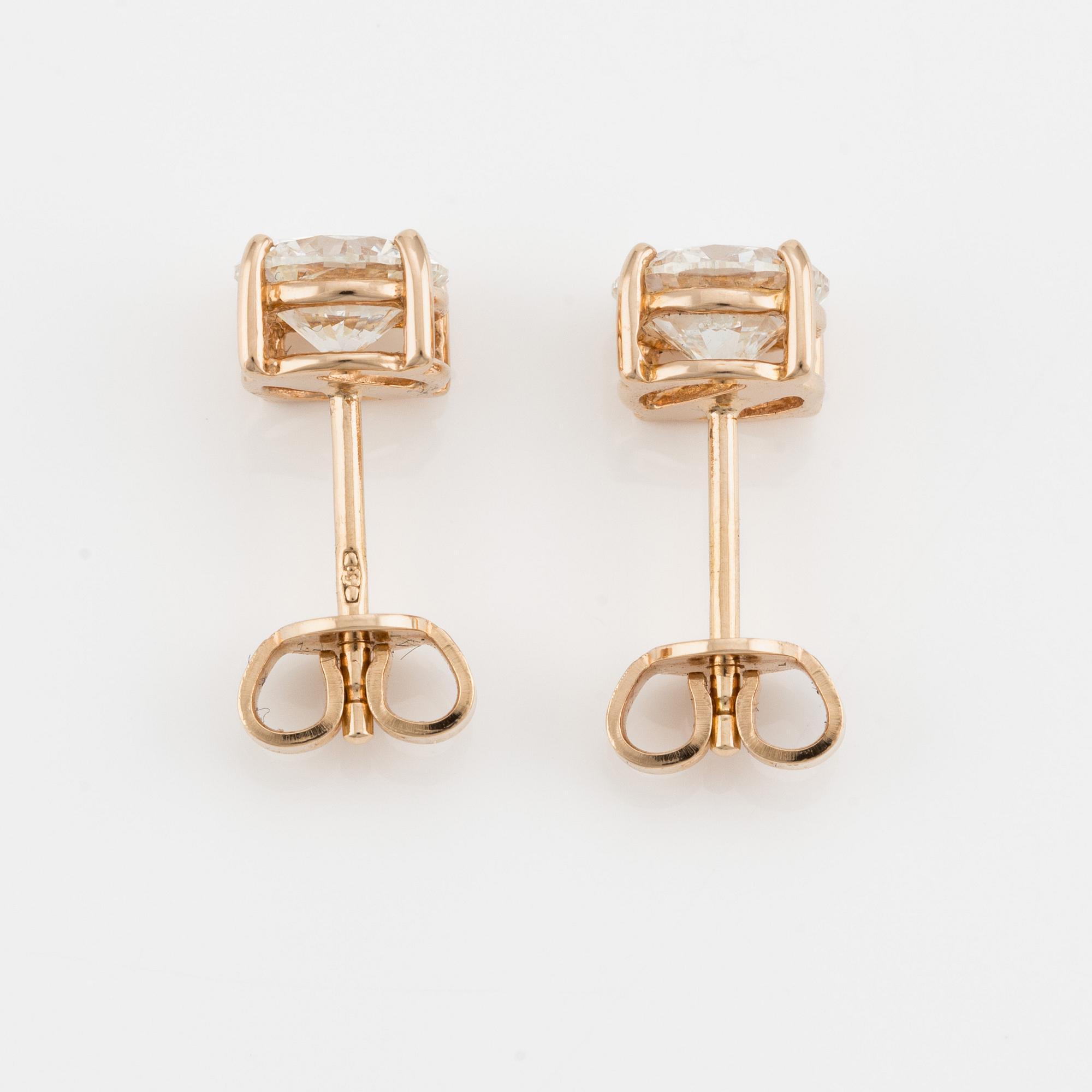 Örhängen med briljantslipade diamanter, medföljande GIA report.