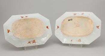 STEKFAT, ett par, porslin, Kina, Qianlong, 1700-tal.