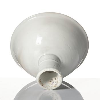 A white glazed anhua decorated stemcup, Ming dynasty (1368-1644).
