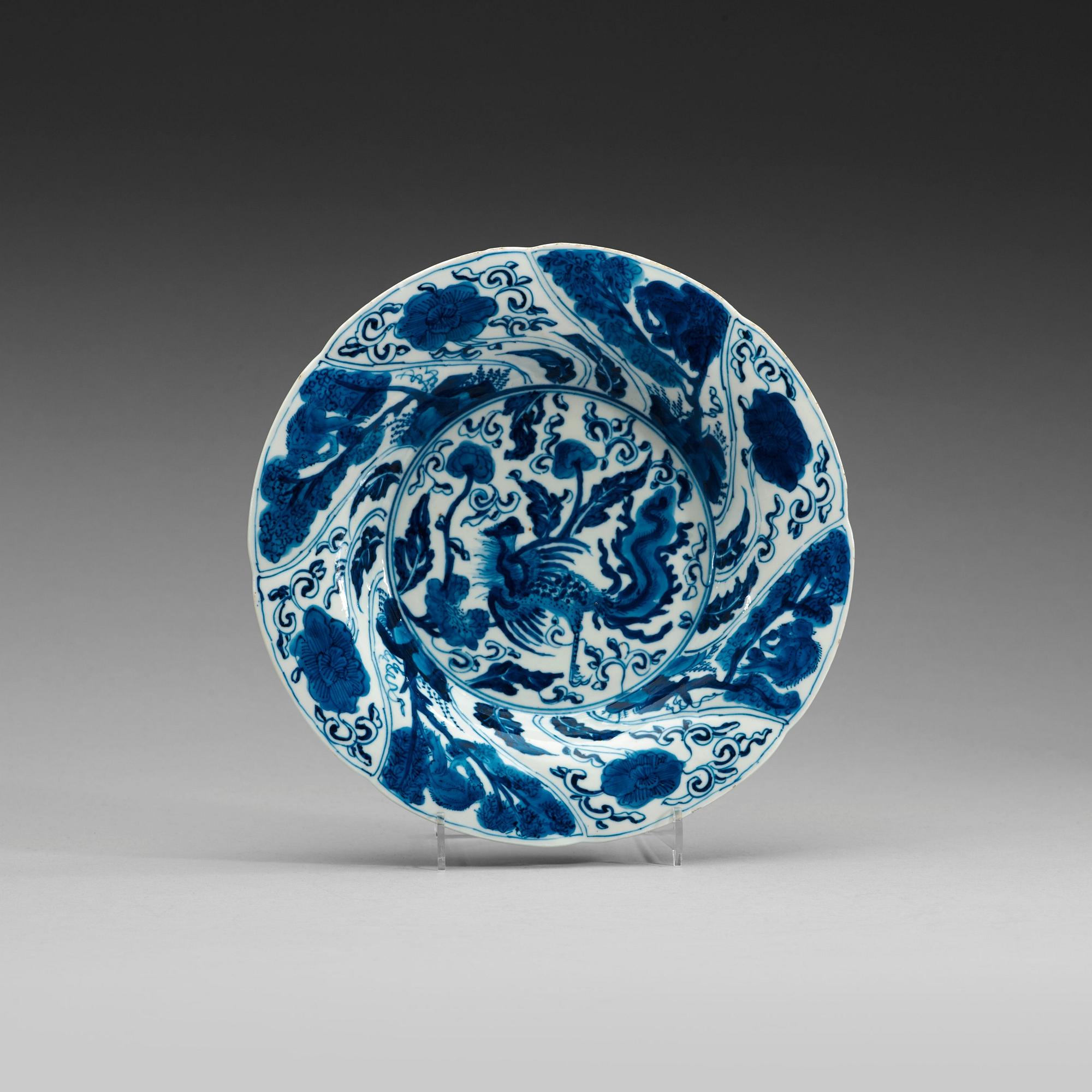 A blue and white charger, Qing dynasty, Kangxi (1662-1722).