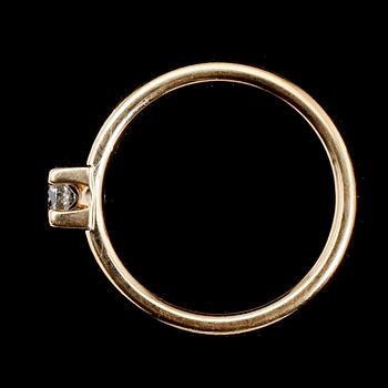 RING, 18 k guld, Schalins, solitär briljantslipad diamant 0.20 ct. Total vikt 7 gram.