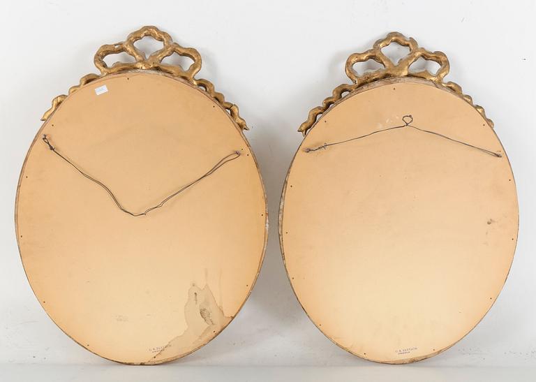 SPEGLAR, ett par, gustaviansk stil, omkring 1900-talets mitt.