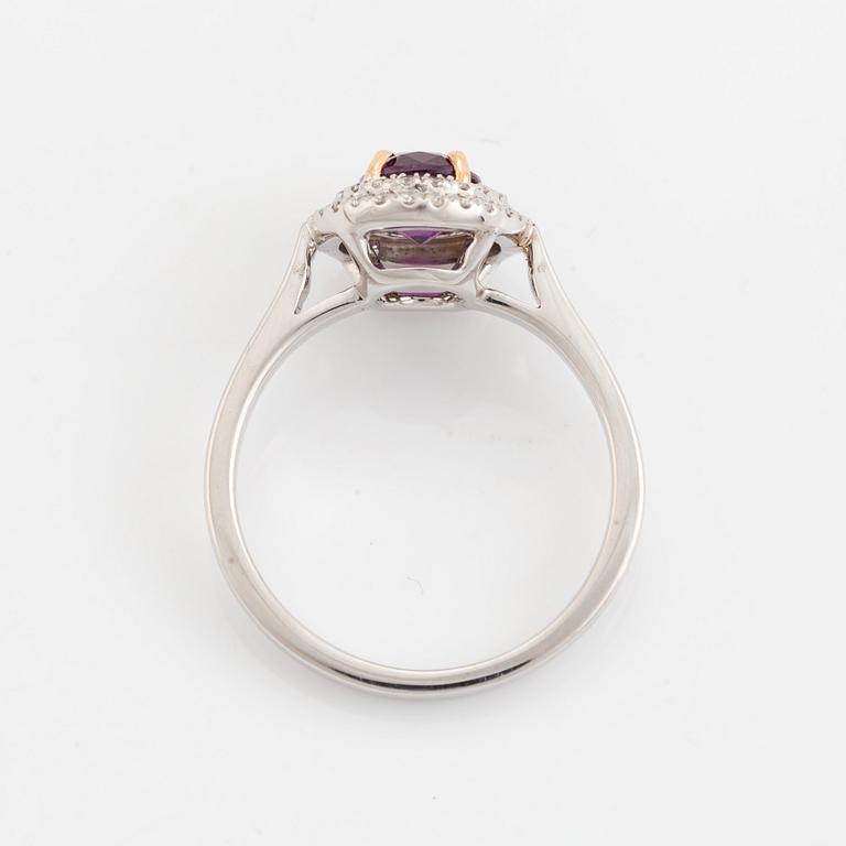 An 18K white gold ring set with a faceted ruby.