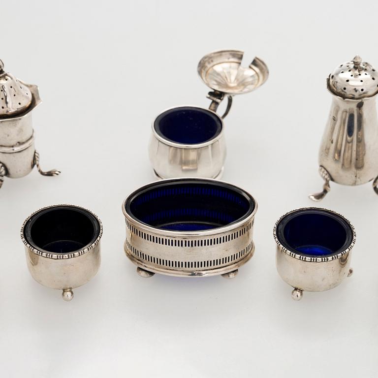 Napkin rings, 6 pcs, a pair of salt shakers, and salt cellars, silver and glass, including English and Finnish marks.