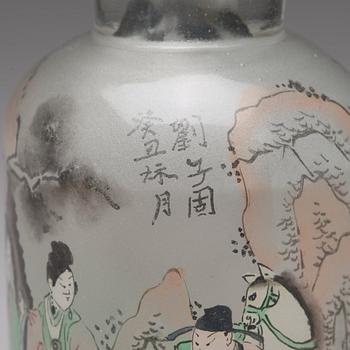 A Chinese glass snuff bottle, Qing dynasty, 19th Century.