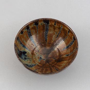 A Japanese tea bowl, 20th century.