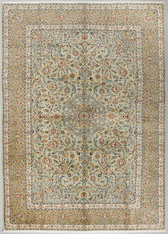 A Keshan rug, ca 392 x 280 cm.