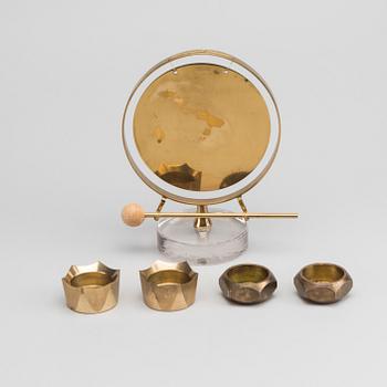 GONGGONG Ystad metall samt LJUSSTAKAR 4 st Skultuna, 1900-talets senare del.