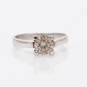 Ring, 18K vitguld med briljantslipad diamant.