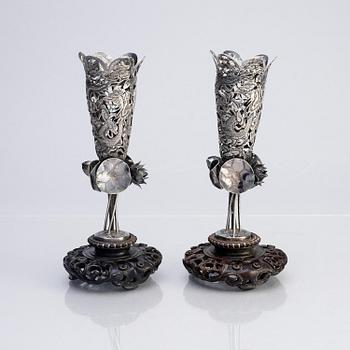 A pair of Chinese Export reticulated silver vases, Qing dynasty, late 19th century.