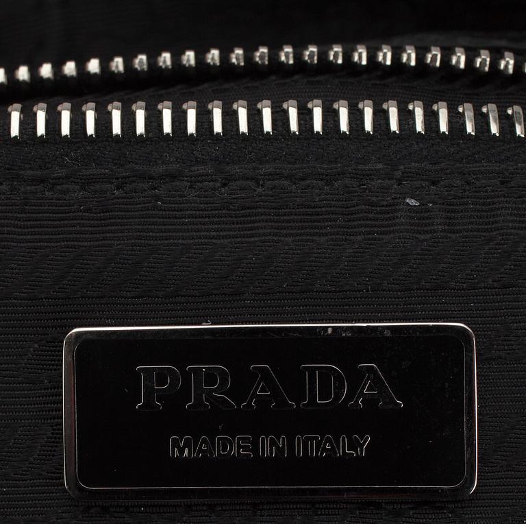 VÄSKA, Prada, i originaldustbag.