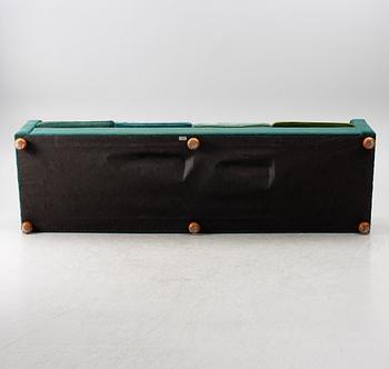 Josef Frank, soffa, "Långsoffan", modell 3031, Firma Svenskt Tenn.