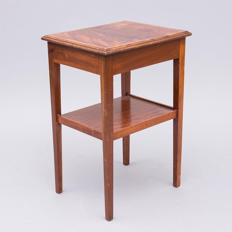 SÄNGBORD, Grange, Frankrike 1980-tal samt SÄNGBORD Remploy Limited, England 1966.