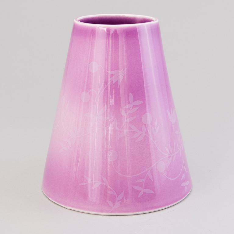 HEINI RIITAHUHTA,  a 'Pink cranberry' porcelain vase signed Heini Riitahuhta 2005.