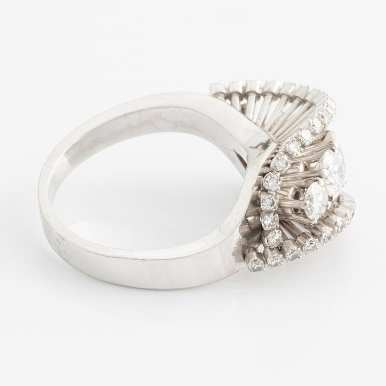 Ring med briljantslipade diamanter totalt ca 1.25 ct.
