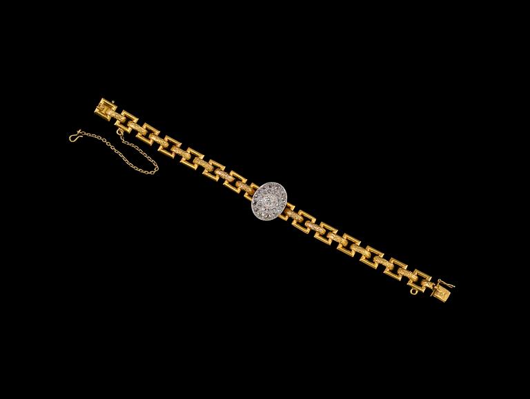 ARMBAND, 56 guld gammalslipade diamanter ca 2.65 ct. St Petersburg 1898 - 1903. Vikt 23,6 g.