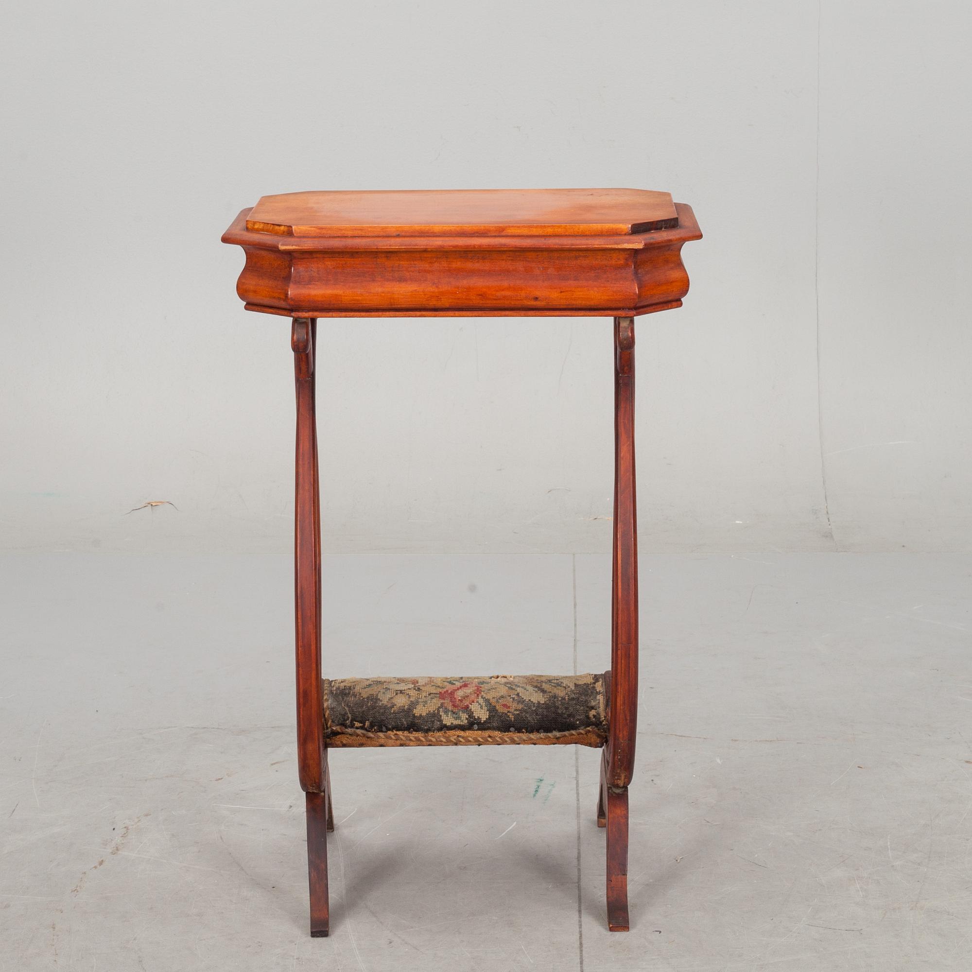 DAMARBETSBORD, 1800-talets slut.