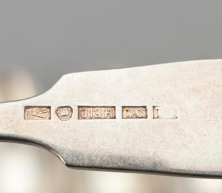 PARTI SILVER, 12 matskedar, 6 teskedar och 6 fruktknivar. 813 silver. Tavastehus/Åbo 1920-30-tal. Vikt 665 g.