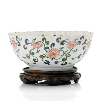 Bowl, porcelain, China, Qing dynasty, Qianlong (1736–95).