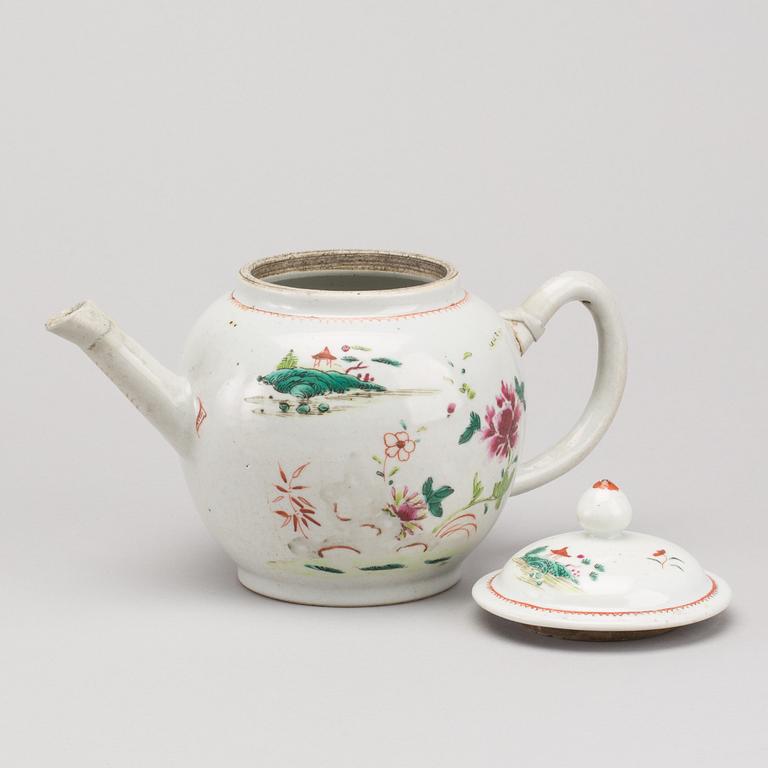 A chinese porceain teapot. 18th century.