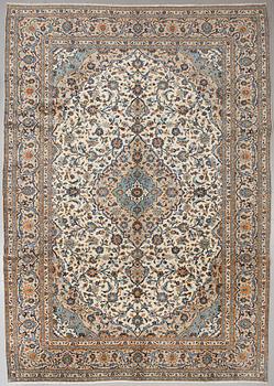 A KESHAN RUG, 415 x 297 cm.