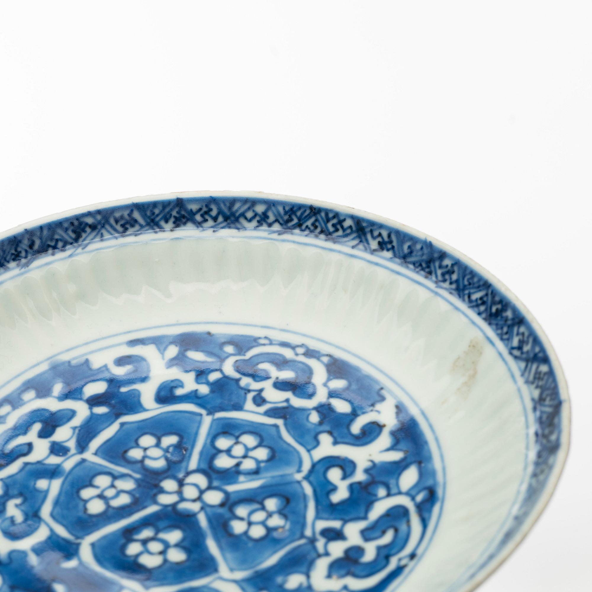 A pair of blue and white dishes, Ming dynasty (1368-1644).